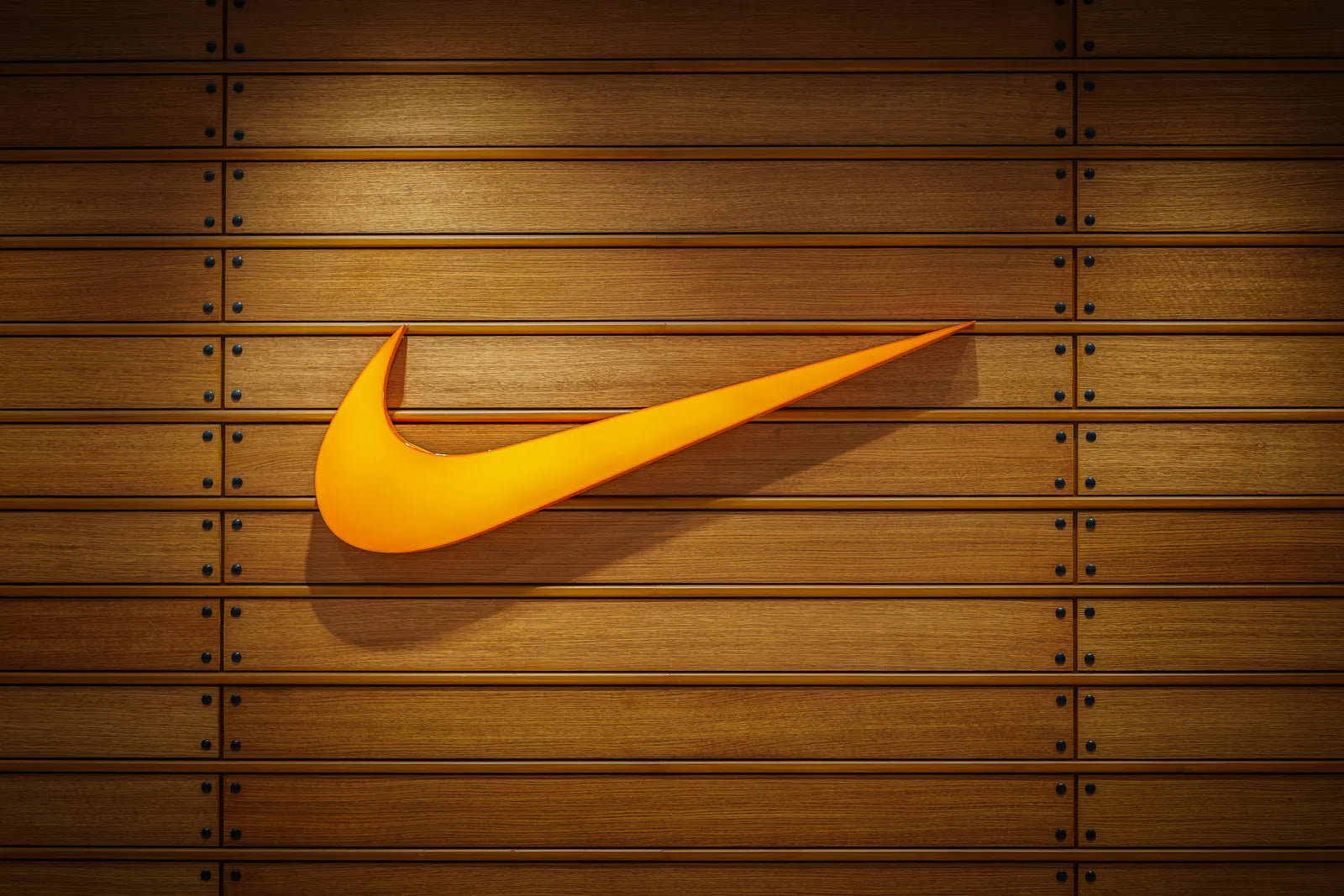 ✔ NIKE